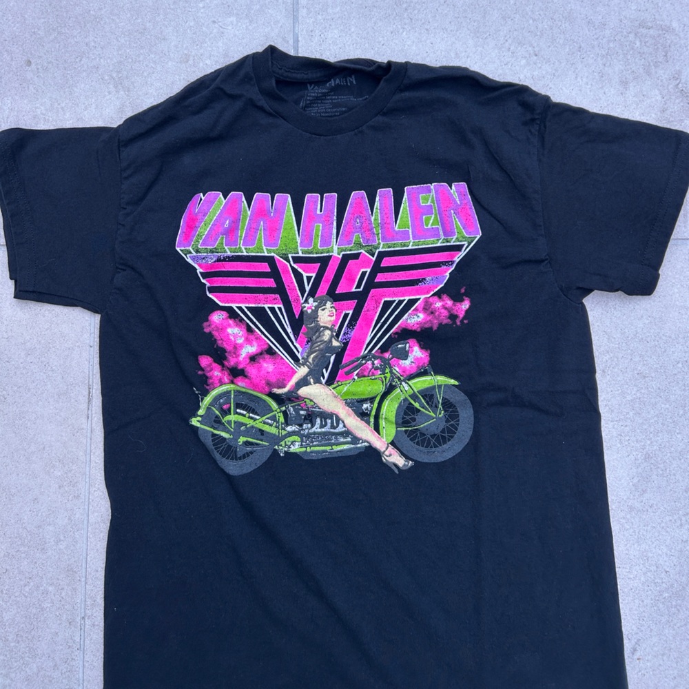 Vintage 70s Rock & Roll Van Halen Pink&Green graphic tee

Size: M